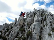 46 Ed ora salita su rocce e roccette  con uso mani ed attenzione 